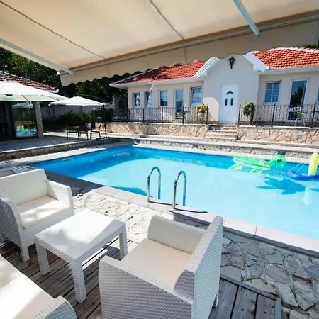 Garden Club Villa *