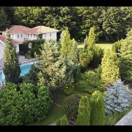 Villa Garden Club *